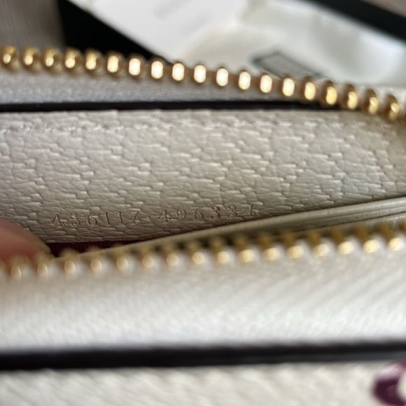 Like New Rare Gucci Berry Strawberry Cherry Interlocking GG Long Zip Wallet - Picture 10 of 11